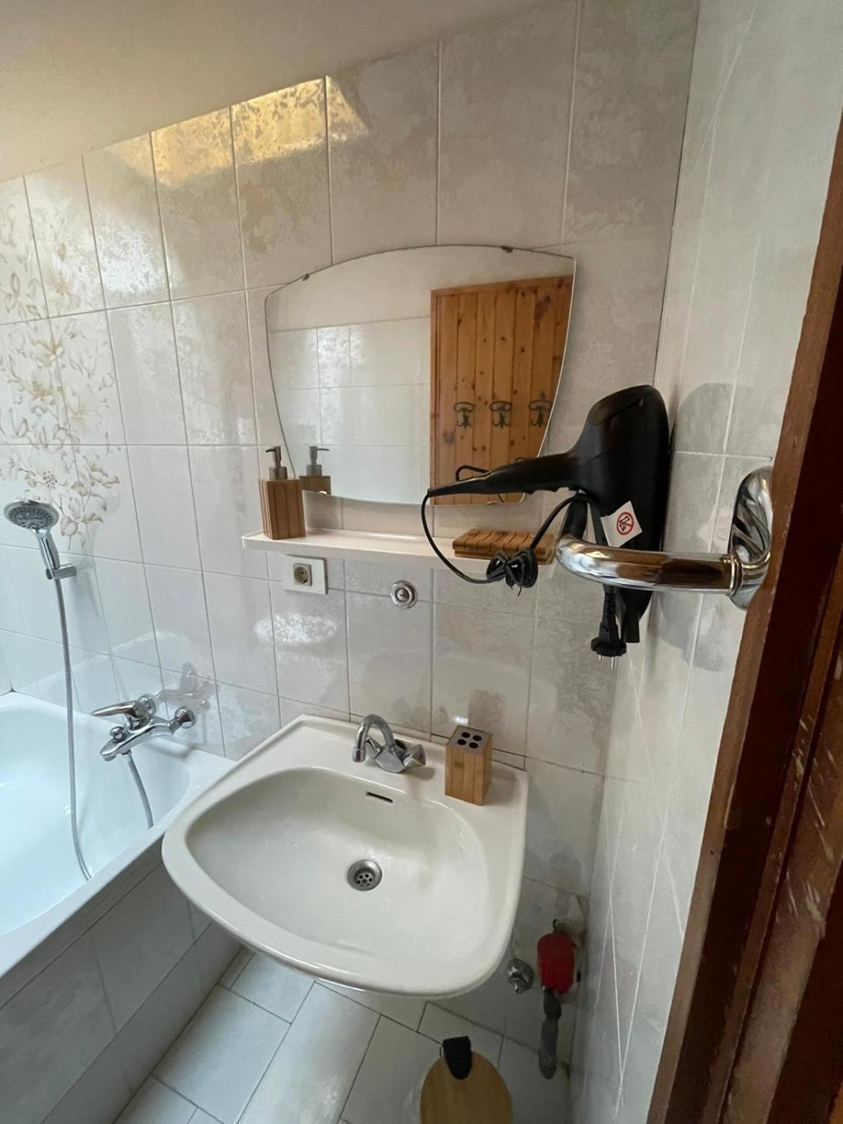 فندق Picchio Rosso - Stanza Privata Con Bagno In Val Di Fassa Pera المظهر الخارجي الصورة