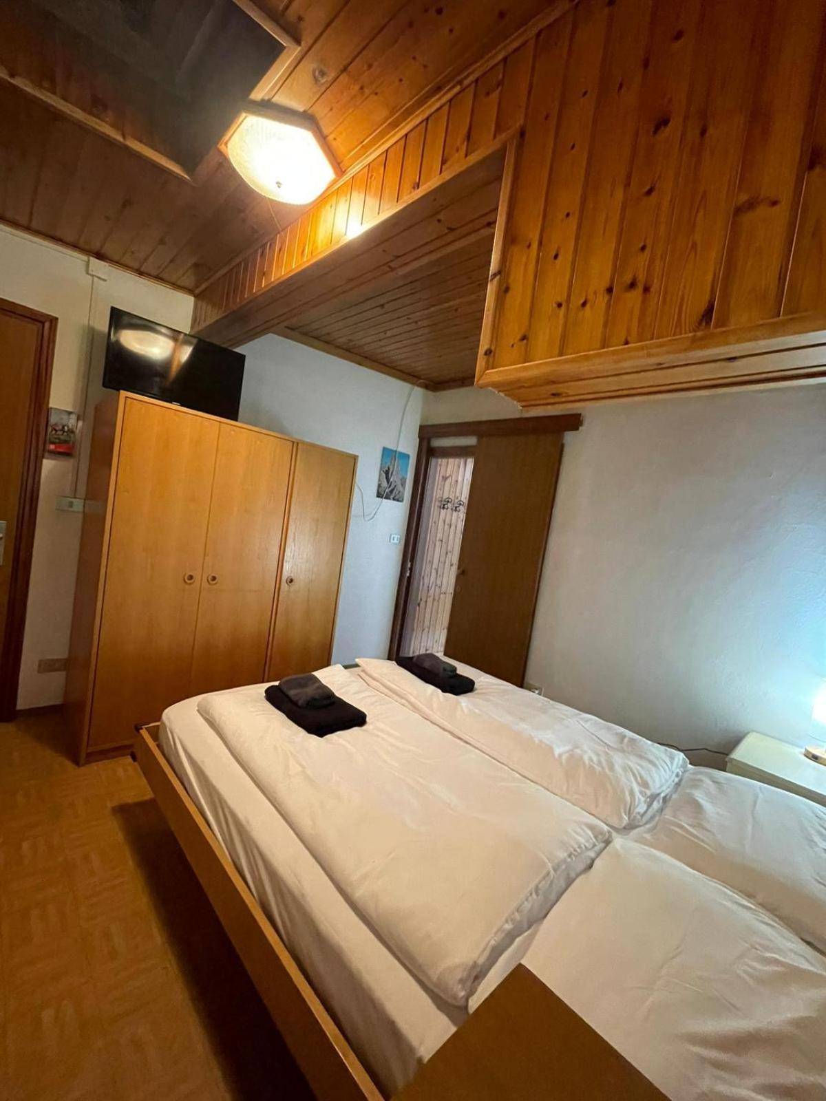 فندق Picchio Rosso - Stanza Privata Con Bagno In Val Di Fassa Pera المظهر الخارجي الصورة