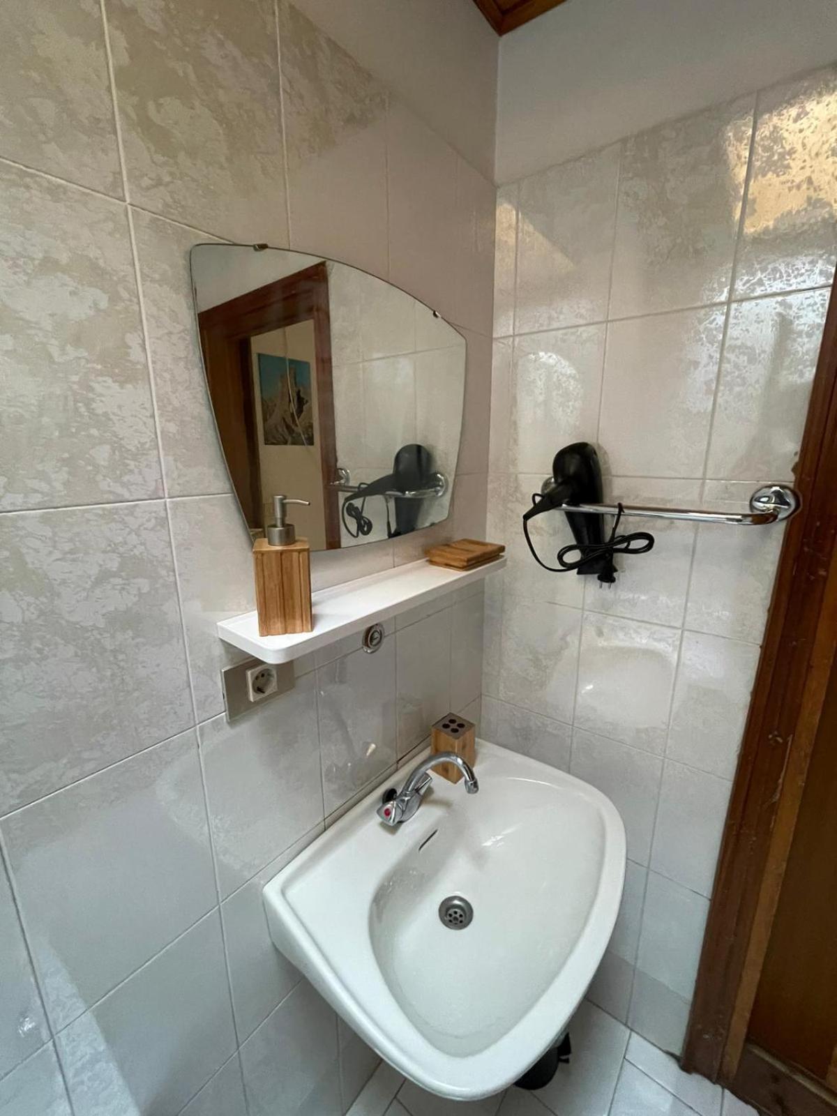 فندق Picchio Rosso - Stanza Privata Con Bagno In Val Di Fassa Pera المظهر الخارجي الصورة