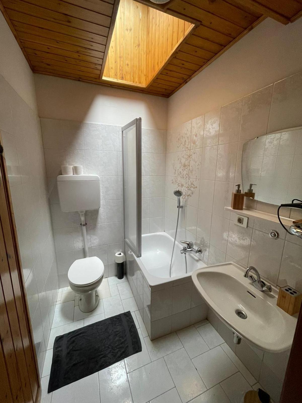 فندق Picchio Rosso - Stanza Privata Con Bagno In Val Di Fassa Pera المظهر الخارجي الصورة